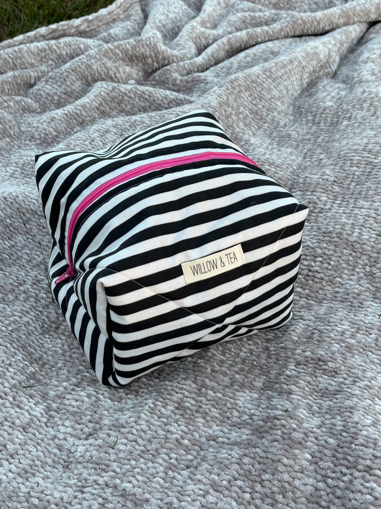 Jumbo Boxy Black & Pink